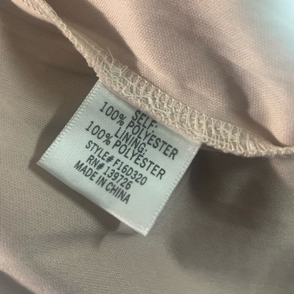 Like New! Beautiful Francesca's Collection Red Crochet Dress Size XS SKU: 4G351 - Picture 8 of 8